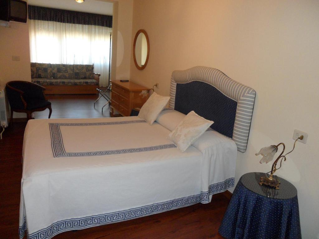 Hotel Avenida Baiona Sabaris Номер фото