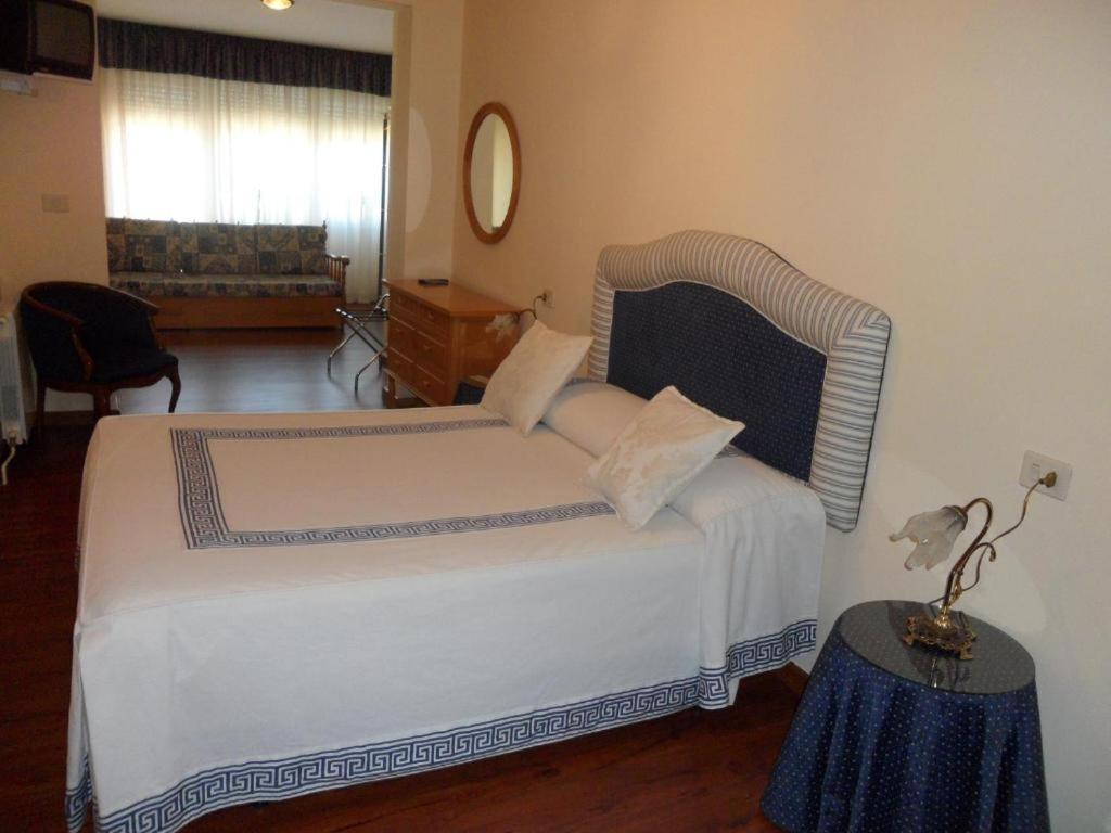 Hotel Avenida Baiona Sabaris Екстер'єр фото