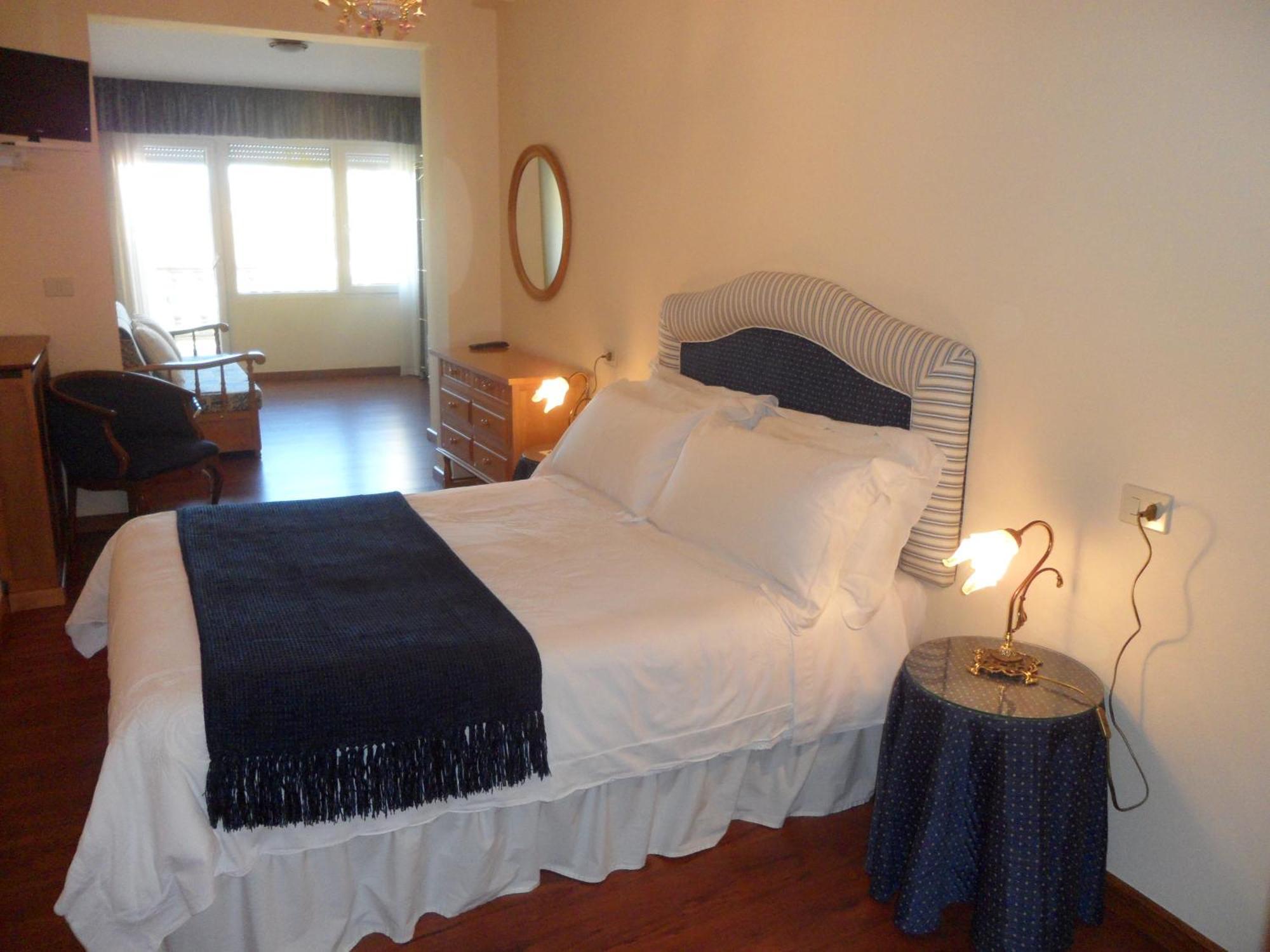 Hotel Avenida Baiona Sabaris Екстер'єр фото